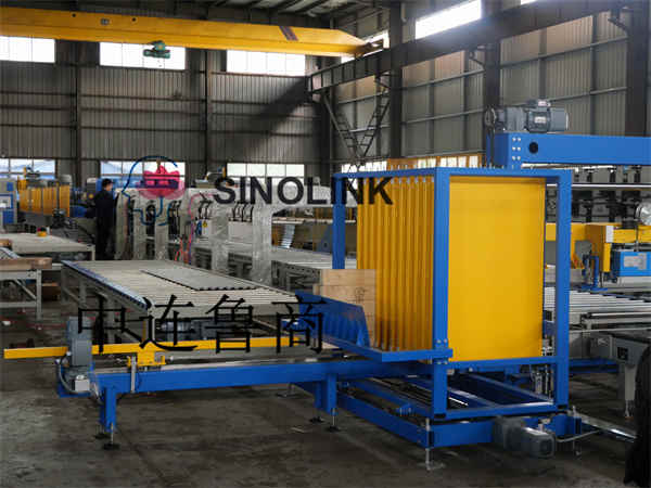 Automatisches Clip-Typ-Farbstahlfliesen-(Profilplatten-)Baumaterial-Holzblock-Umreifungssystem