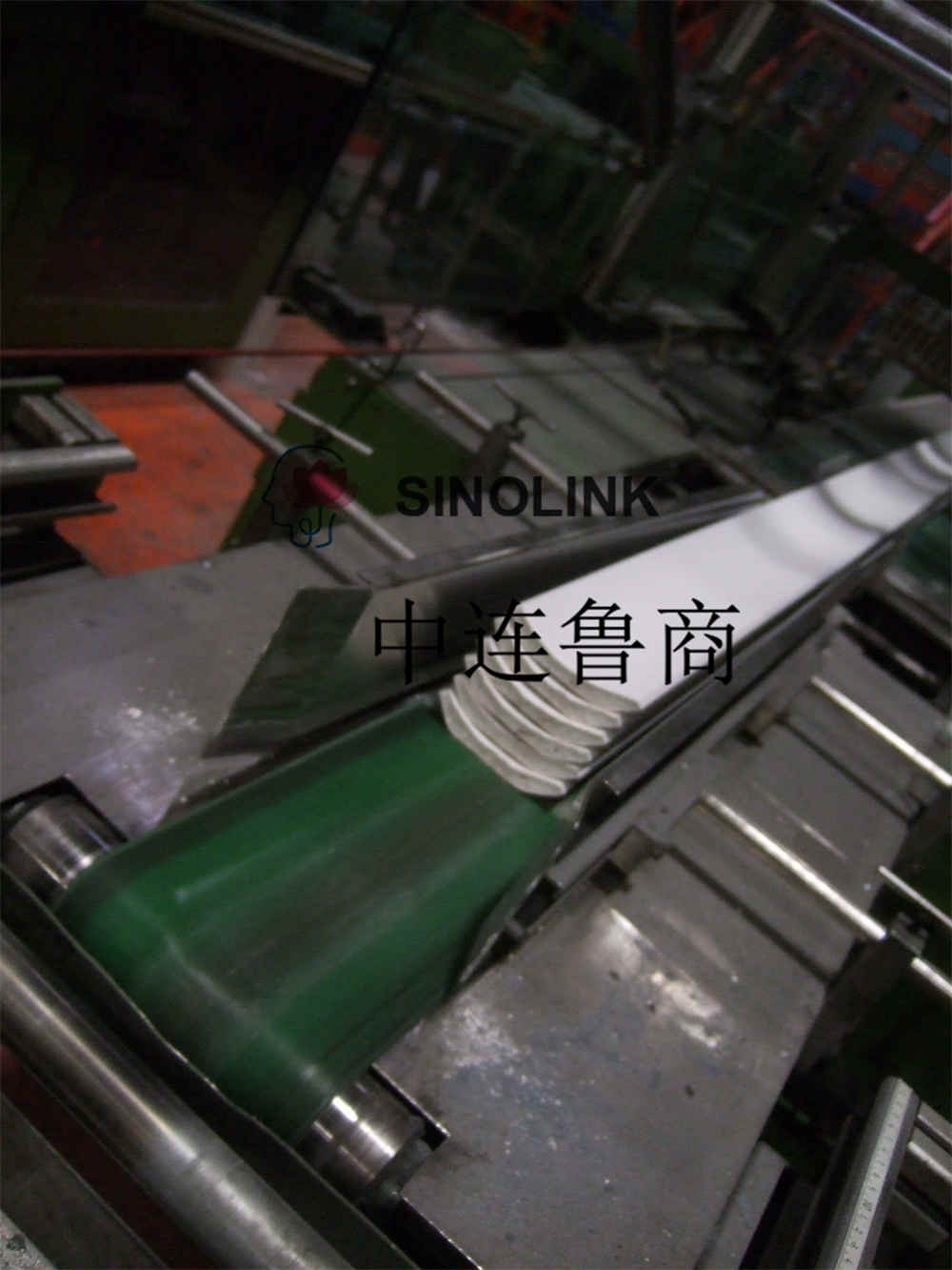 Automatischer Bandförderer für Gipsleitungen oder lange Drahtplatten