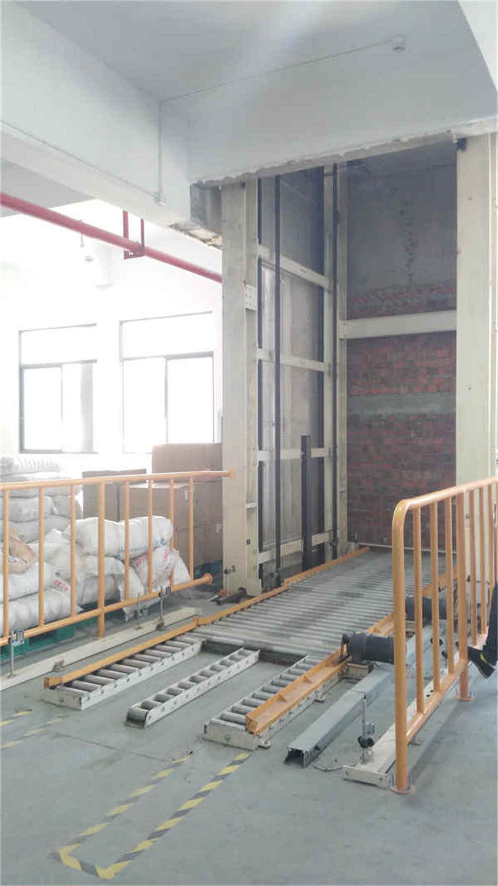 Vollautomatischer unbemannter vertikaler Hebeförderer für schwere Lasten