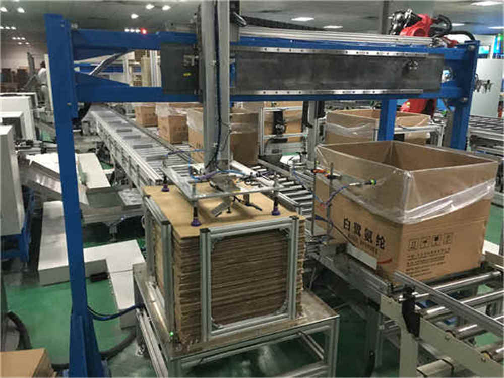 Automatischer Manipulator zum Hinzufügen rechteckiger Koordinaten für das Dach