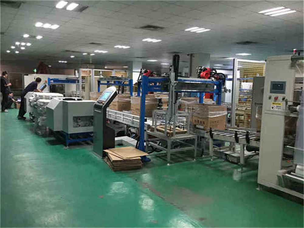 Automatischer Manipulator zum Hinzufügen rechteckiger Koordinaten für das Dach