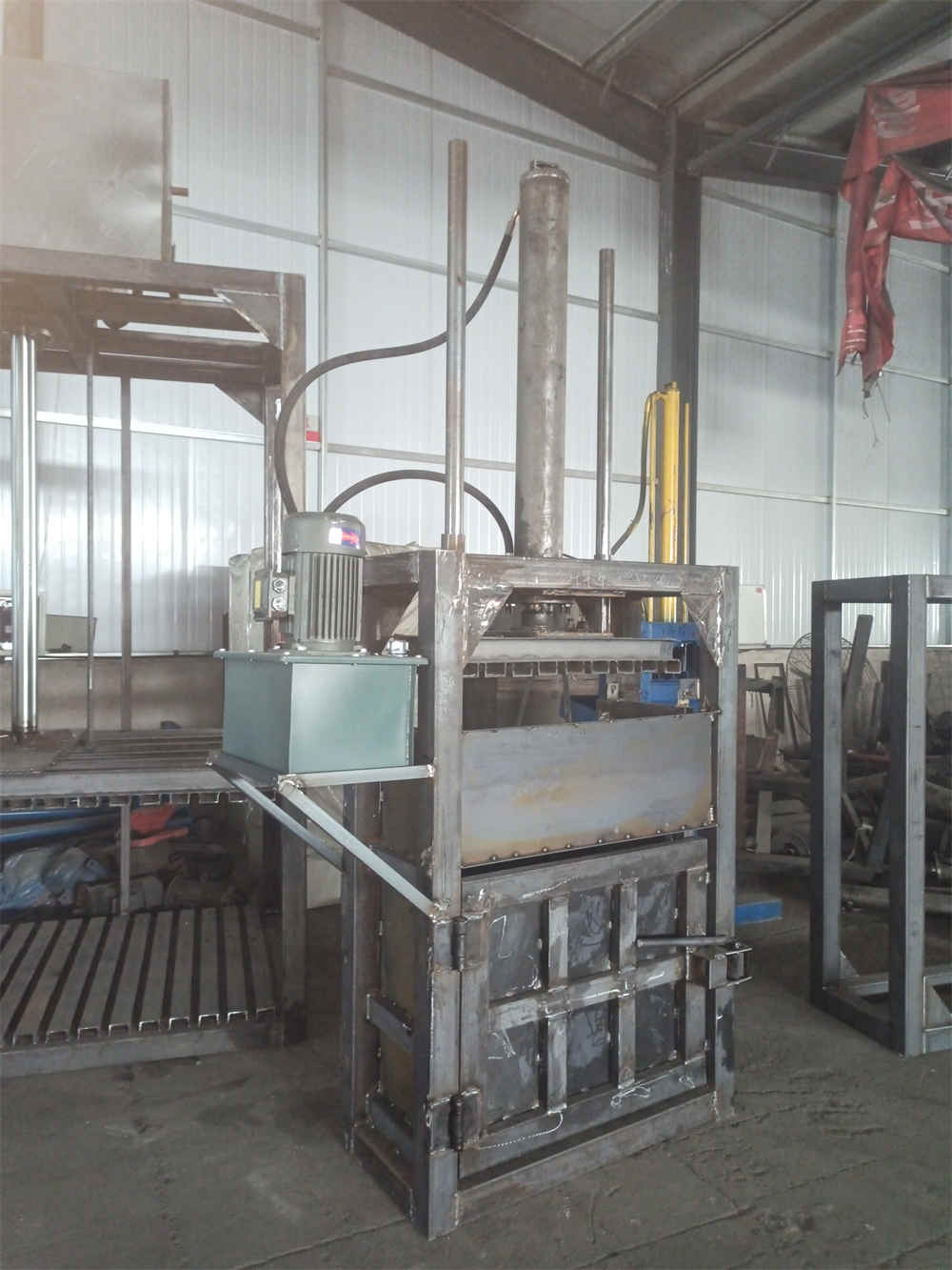 Vollautomatische hydraulische Ballenpresse