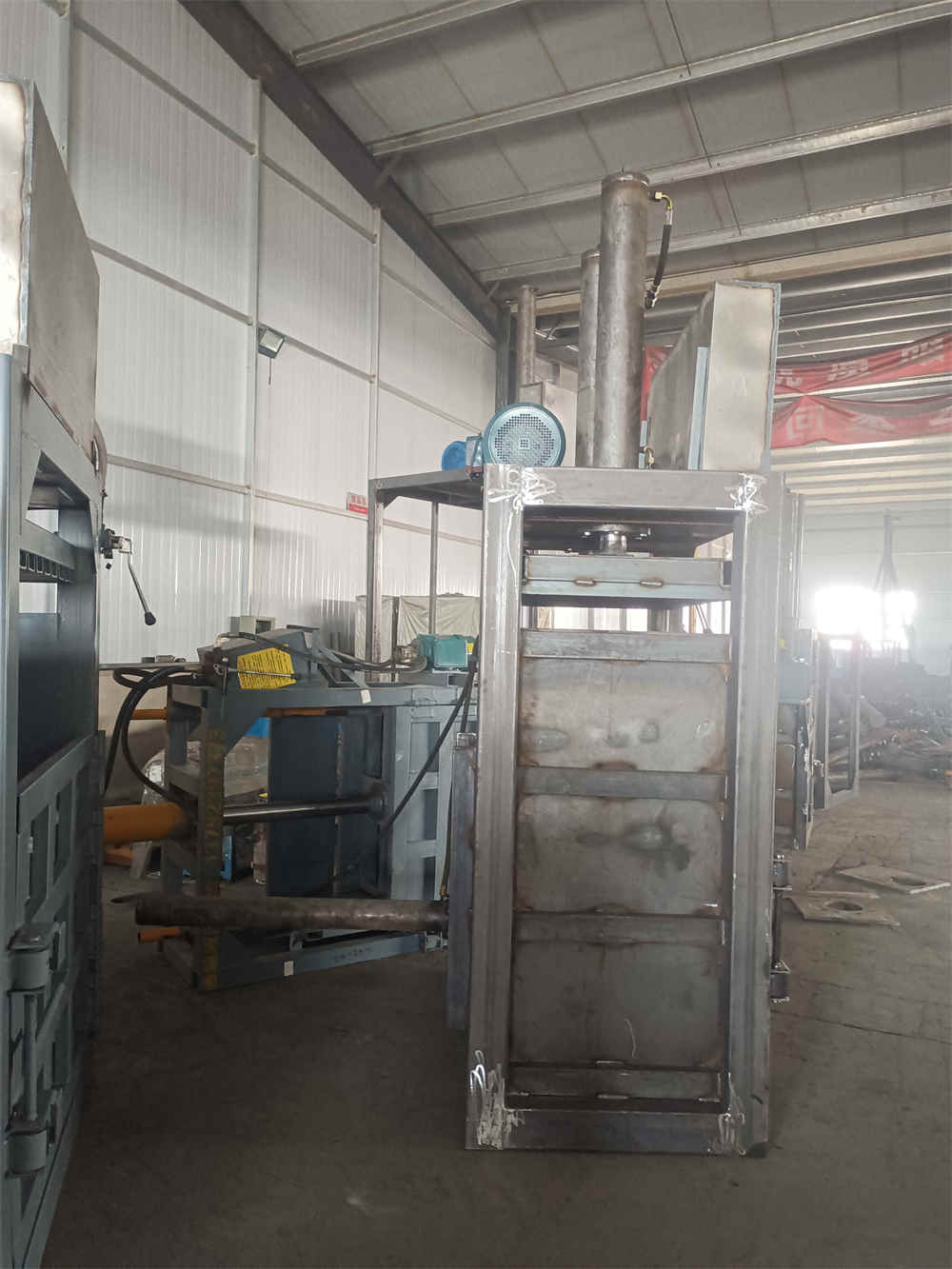 Vollautomatische hydraulische Ballenpresse