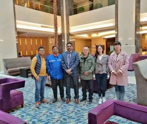 Kunden aus Bangladesch für die Unterzeichnung der Vereinbarung über die Bestellung von 60 Sätzen automatischer Hebeplattform 1