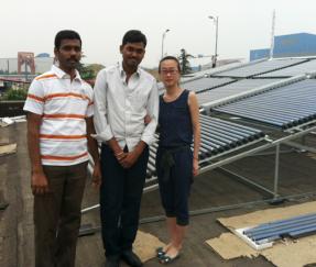 Kunden aus Indien helfen beim Kauf von Solor-Produkten