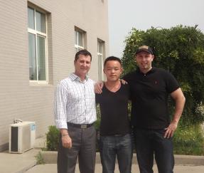 Kunden aus Österreich für die Unterzeichnung der Vereinbarung über die Bestellung einer Verpackungsmaschine für 50 Sätze