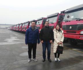 Kunden aus Bangladesch besuchten unser Werk, um den Vertrag über die Bestellung von 25 Muldenkippersätzen zu unterzeichnen