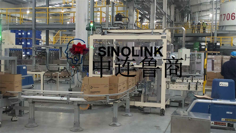 Ein vollautomatischer Kartonverpackungsmaschine zum Einspritzen