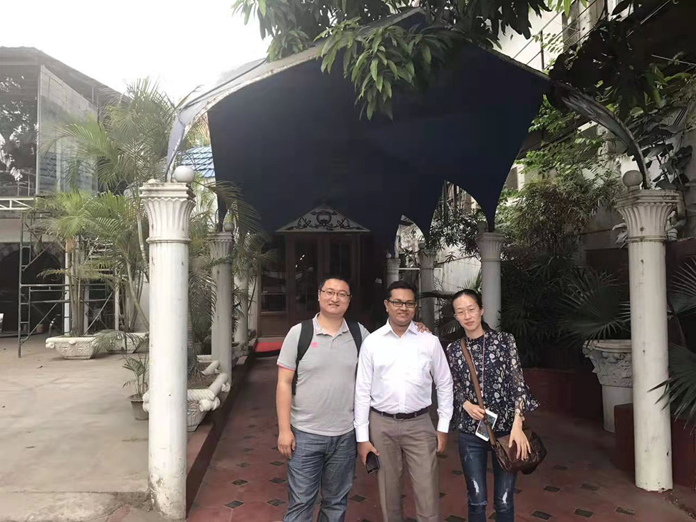 Visiting Bangladesh Discussing Color Steel tile automatic conveying and packaging system Successfully