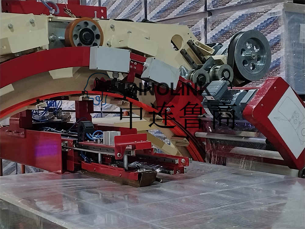 Automatische sechsseitige Vorstrecker-Verpackungsmaschine für Plattenbustenmaterialien Automatische sechsseitige Vorstrecker-Verpackungsmaschine für Plattenbustenmaterialien