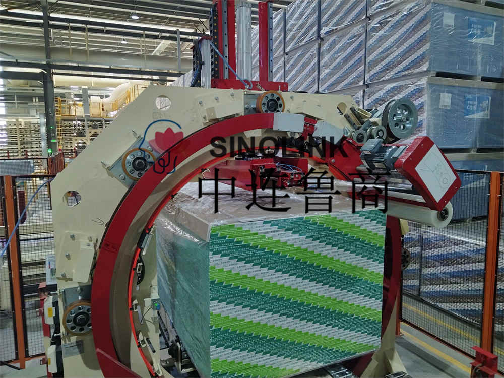 Automatische sechsseitige Vorstrecker-Verpackungsmaschine für Plattenbustenmaterialien Automatische sechsseitige Vorstrecker-Verpackungsmaschine für Plattenbustenmaterialien